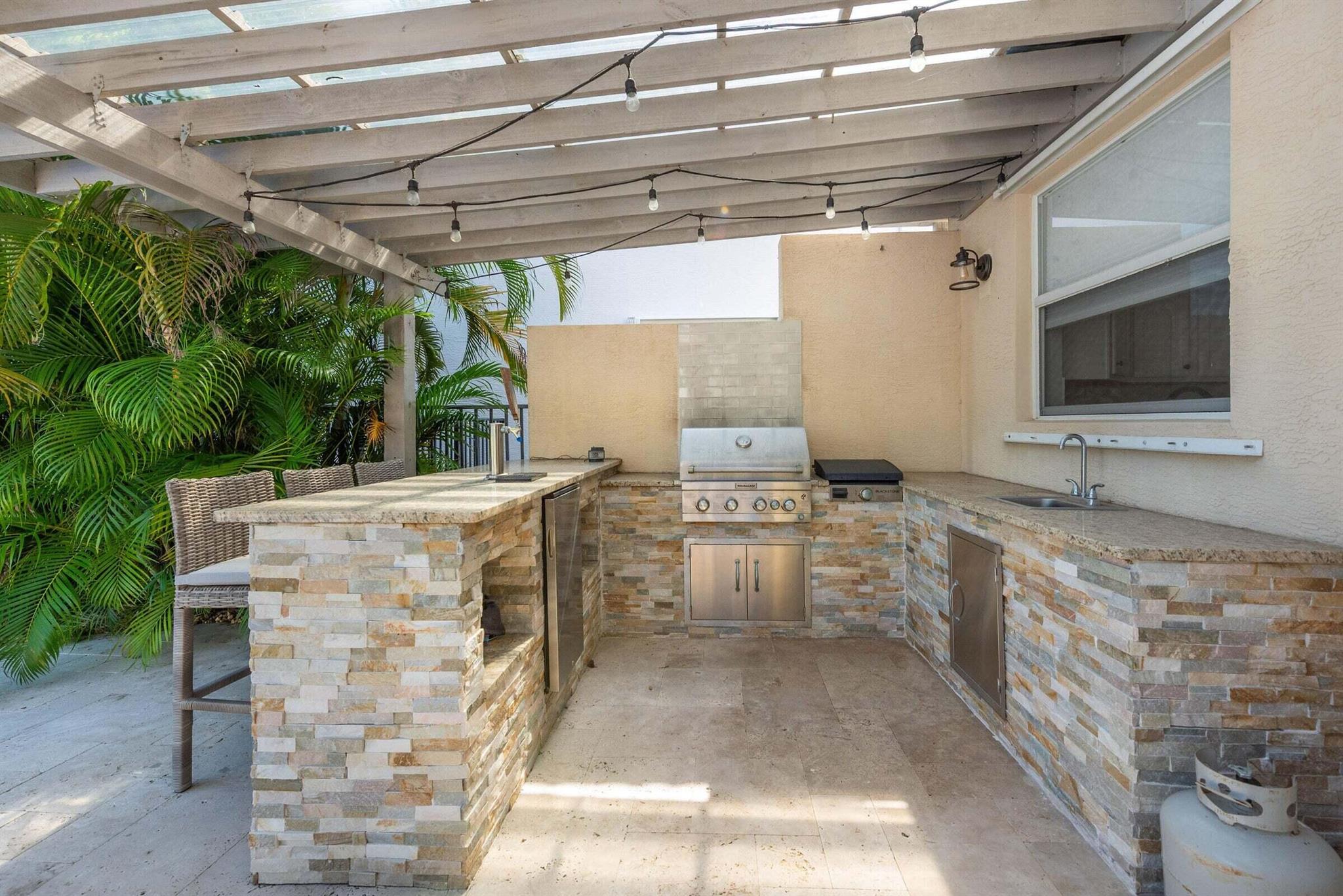 8533 Briar Rose Point