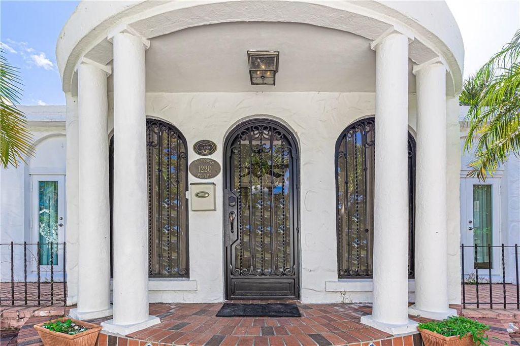 Photo of 1220 SE 2nd Street, Fort Lauderdale, FL 33301 (MLS # F10442983)