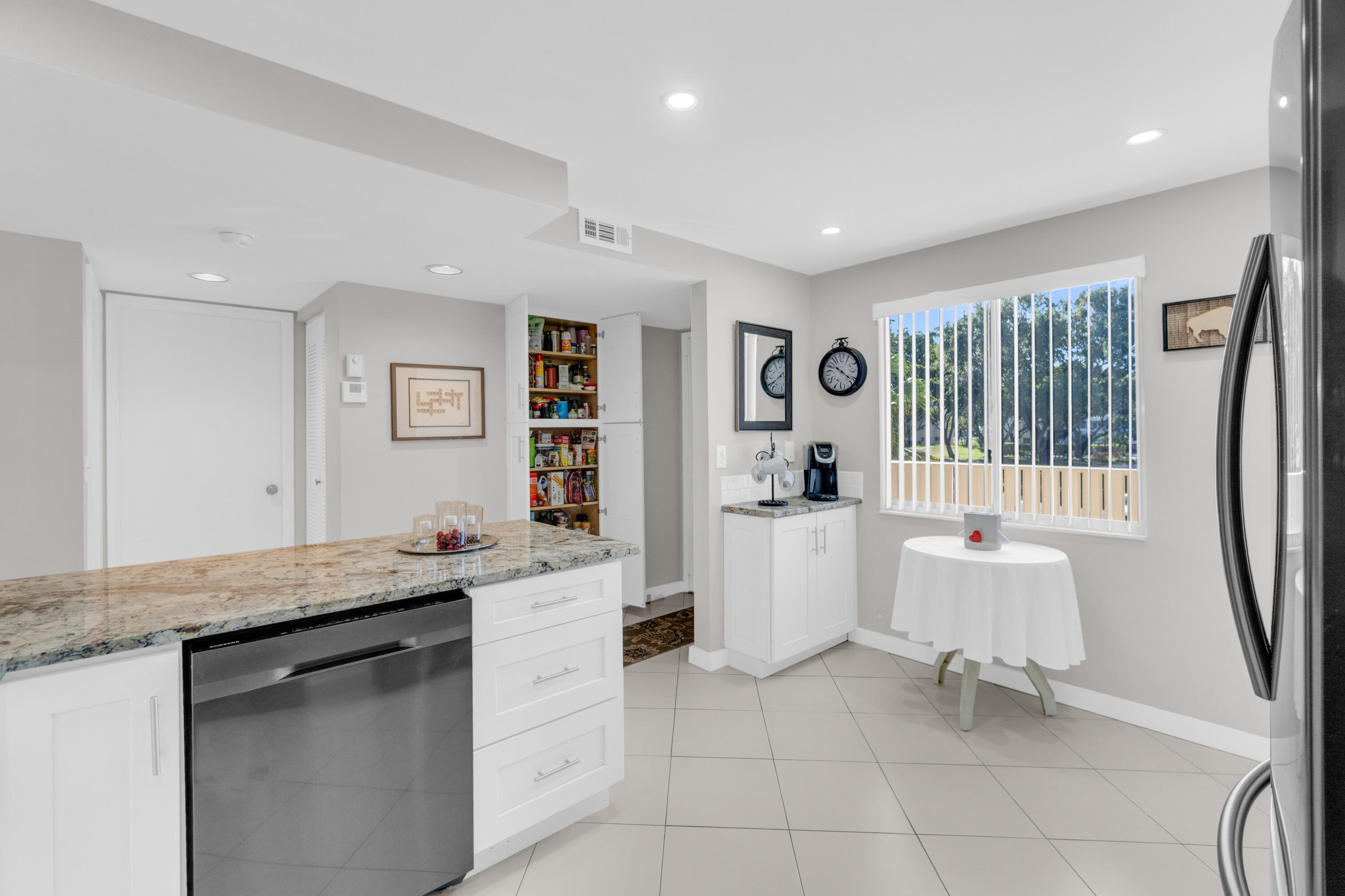 7185 Huntington Lane 202