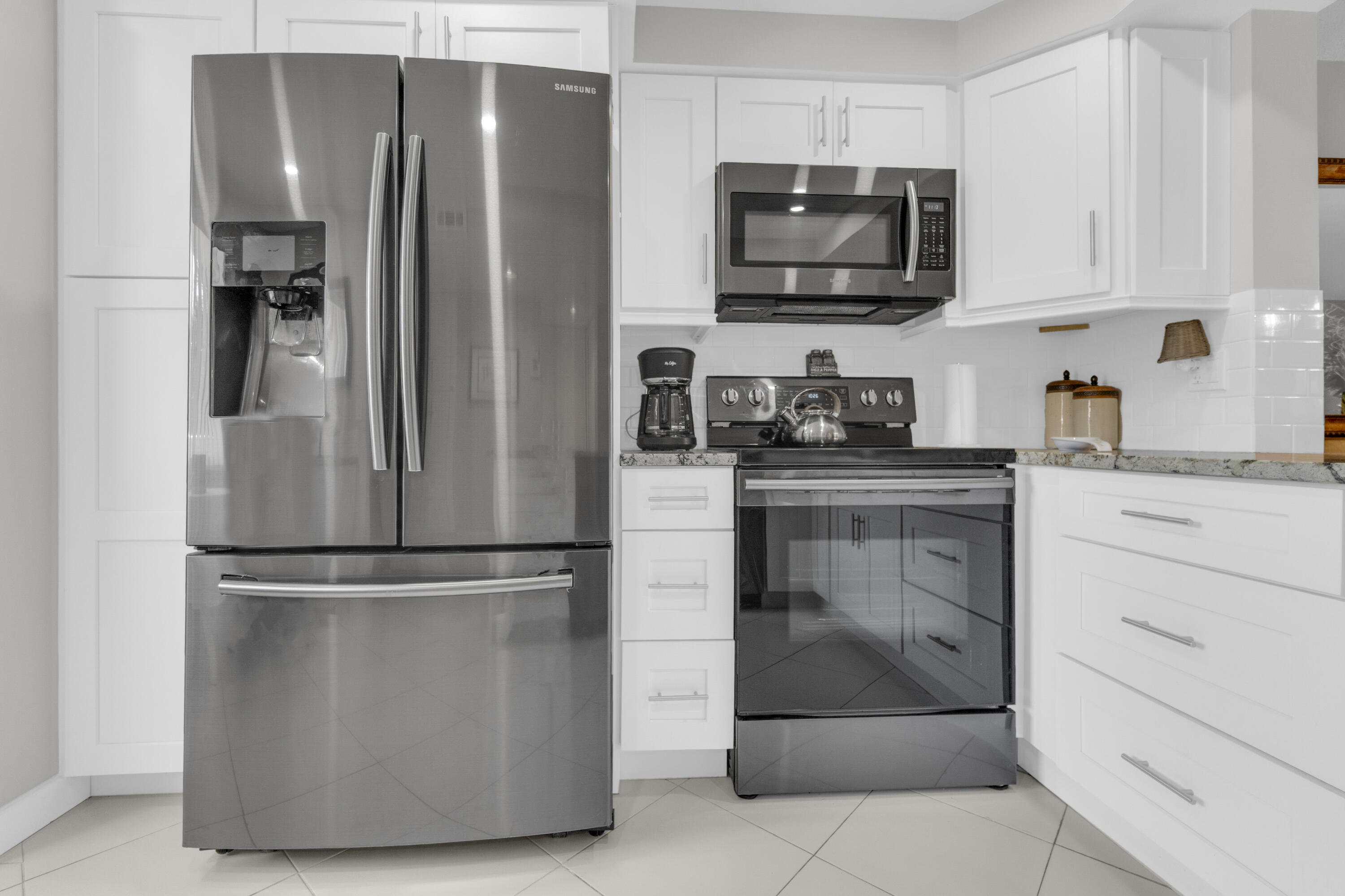 7185 Huntington Lane 202