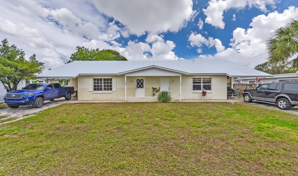 Photo of 3070 SE Fairmont Street, Stuart, FL 34997 (MLS # R11055671)