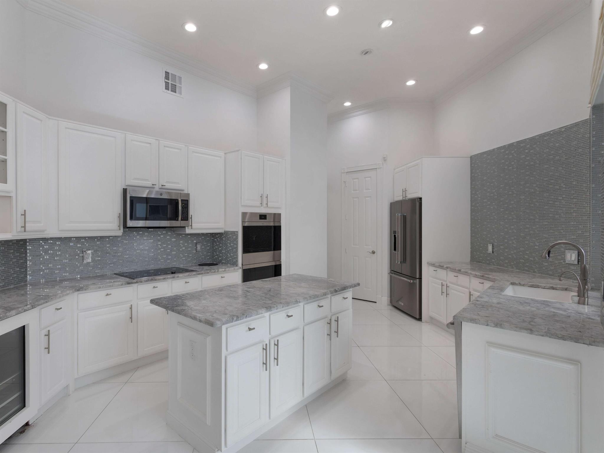 BOCA FALLS - Residential Lease