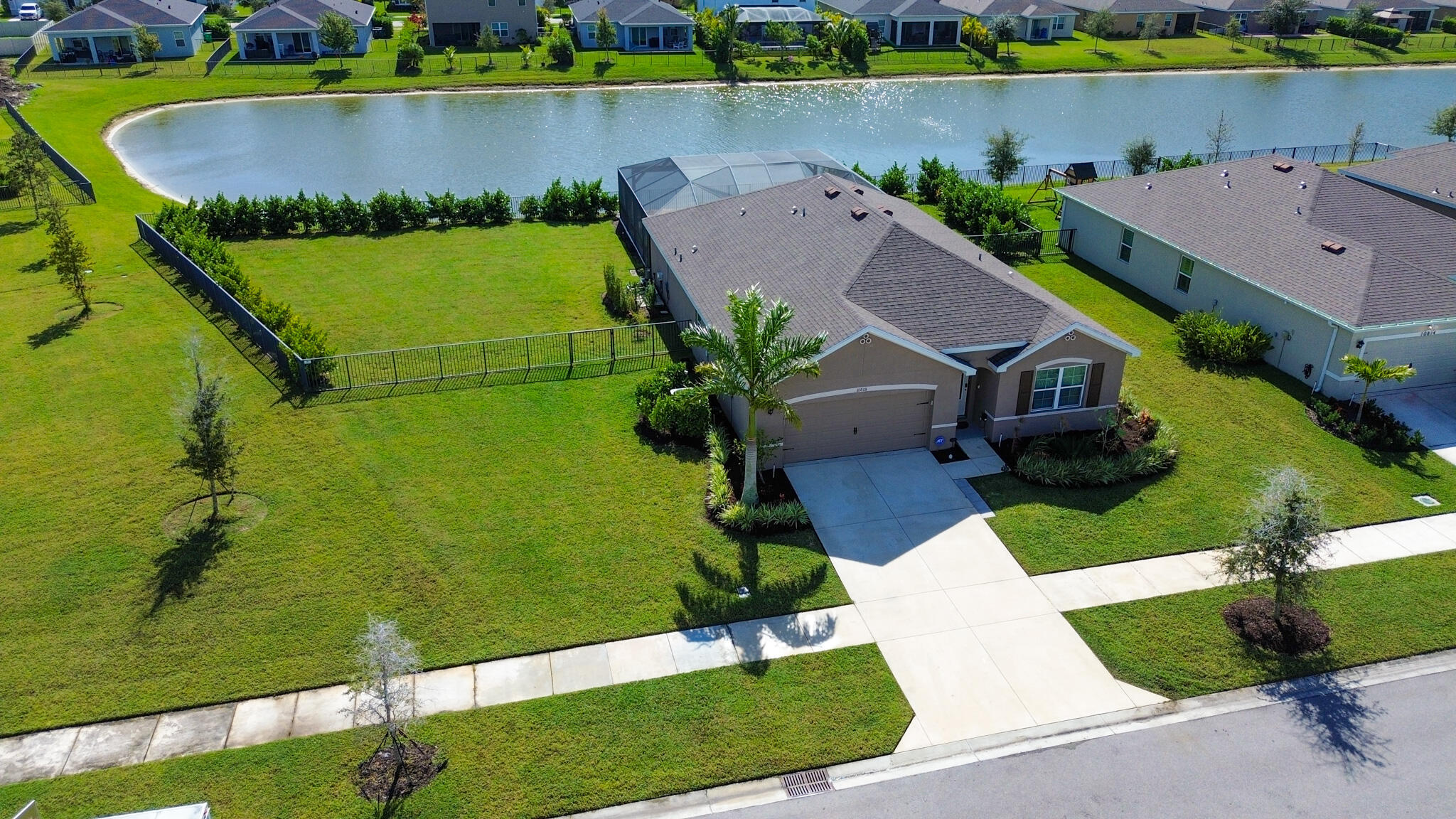 CROSSTOWN COMMONS - Residential