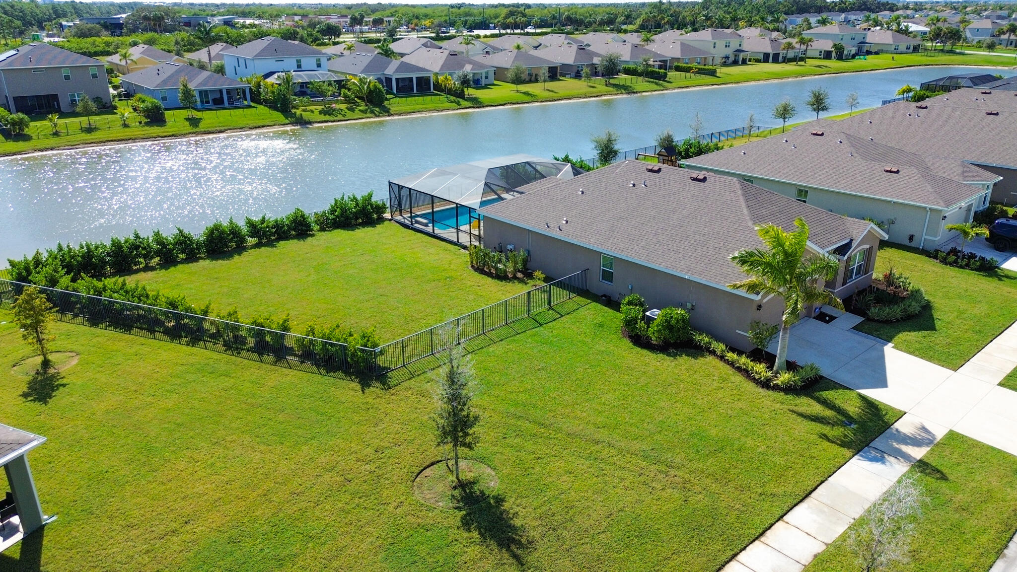 CROSSTOWN COMMONS - Residential