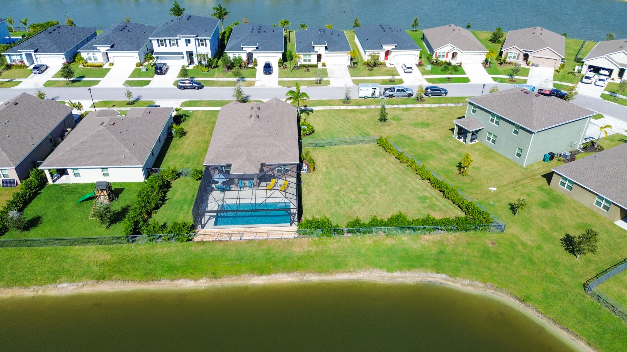 CROSSTOWN COMMONS - Residential