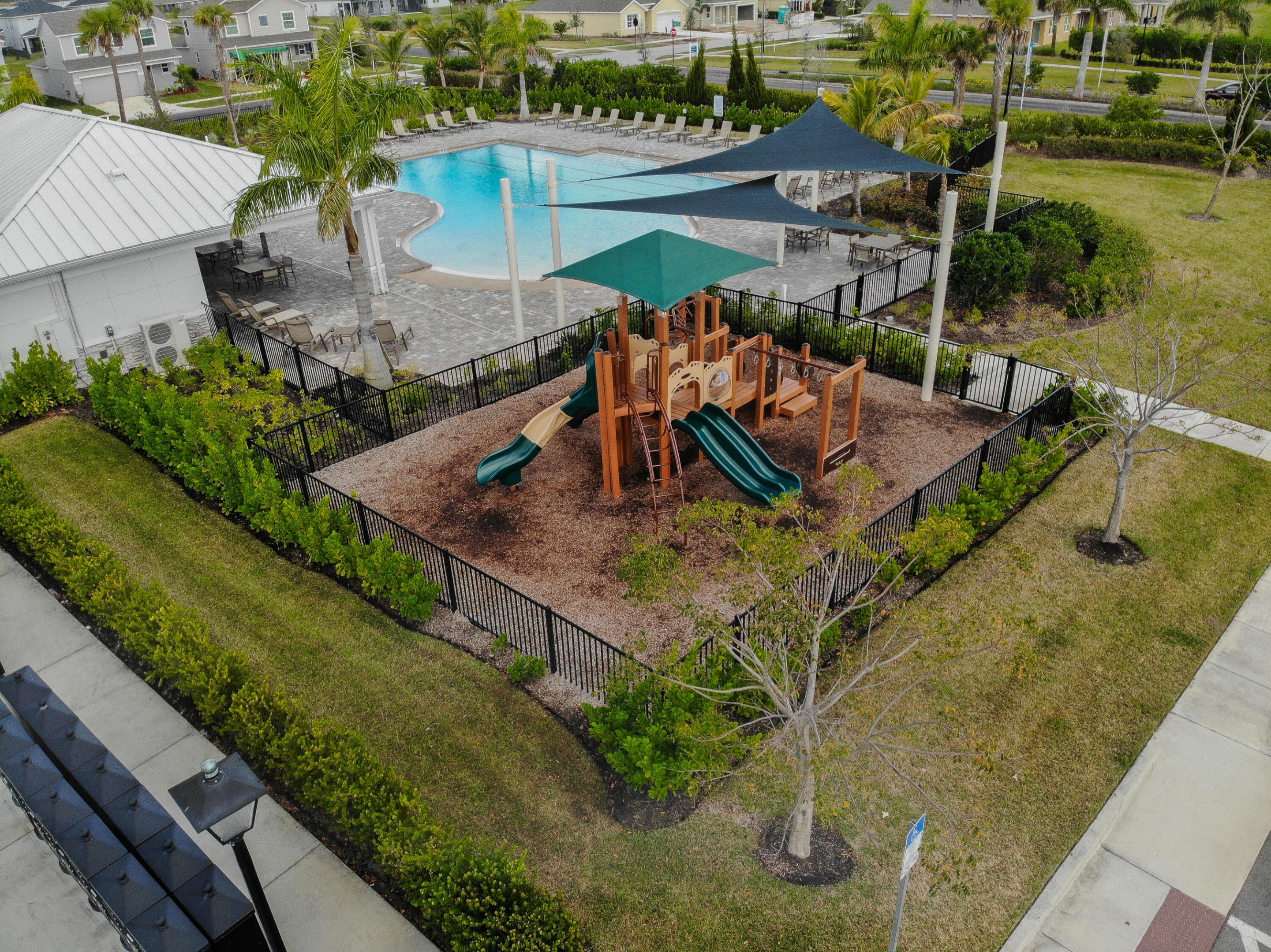 CROSSTOWN COMMONS - Residential