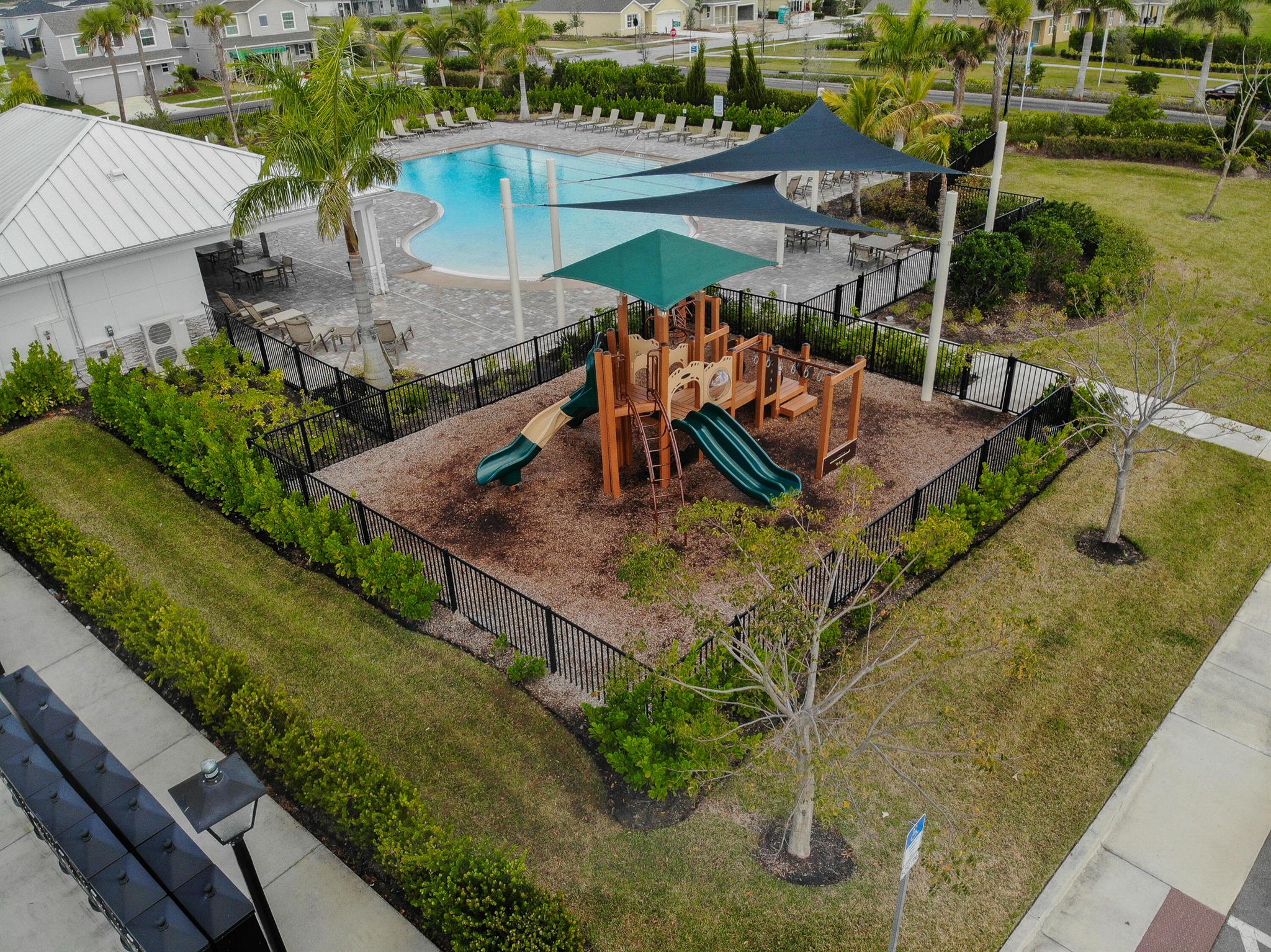 CROSSTOWN COMMONS - Residential