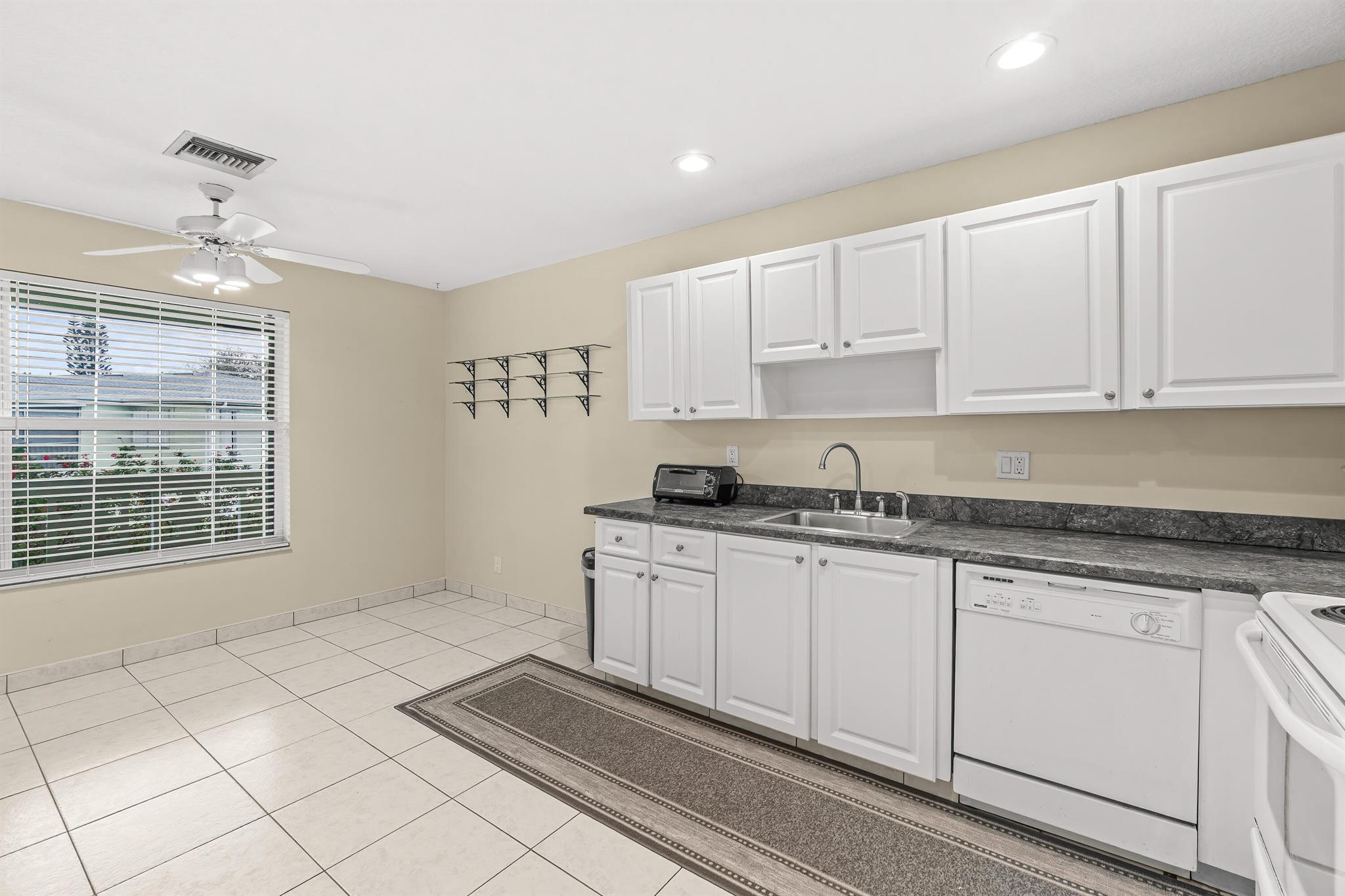 PINES OF DELRAY NORTH CON - Residential Lease