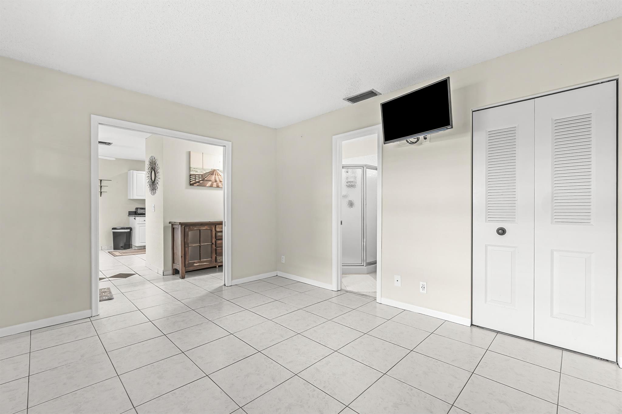 PINES OF DELRAY NORTH CON - Residential Lease