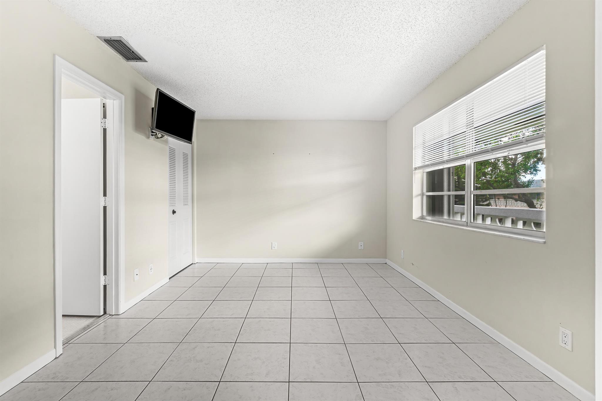 PINES OF DELRAY NORTH CON - Residential Lease