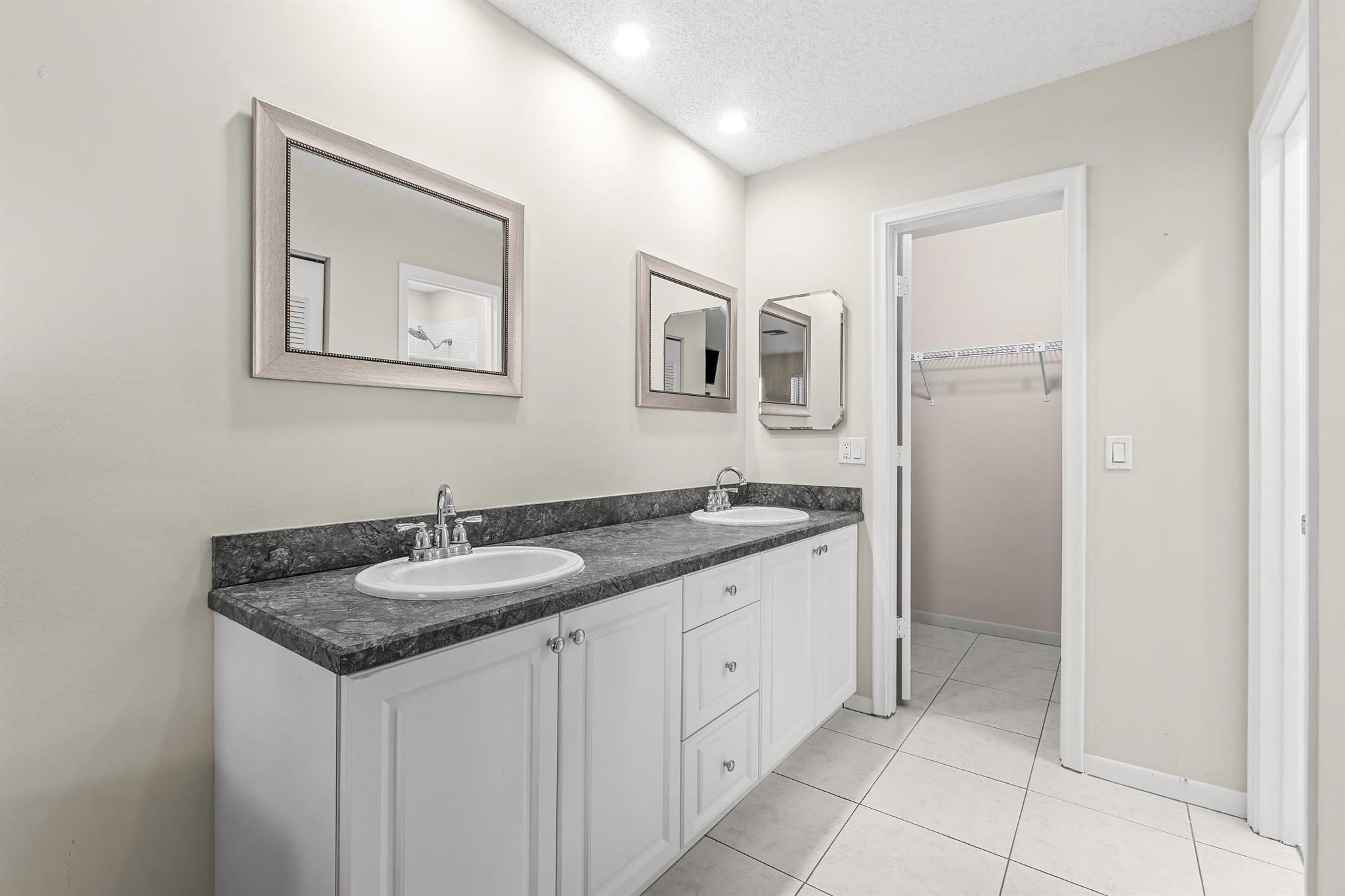 PINES OF DELRAY NORTH CON - Residential Lease