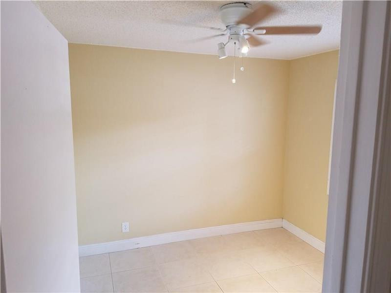 PALM VILLAGE - Residential Lease