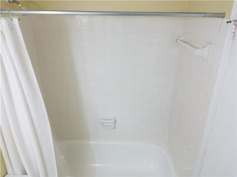 PALM VILLAGE - Residential Lease