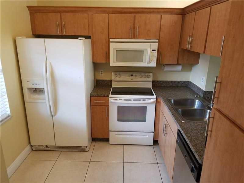 PALM VILLAGE - Residential Lease