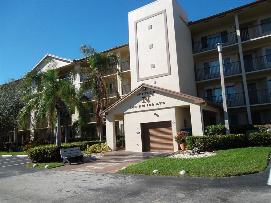 2 BEDROOM, 2 BATH IN NEWER SECTION. LAMINATE FLOORING THROUHOUT INSTALLED IN 2015.  GALLEY KITCHEN WITH NOOK, REFRIGERATOR, S/C STOVE, MICROWAVE, DISHWASHER, GARBAGE DISPOSAL, WASHER/DRYER IN UNIT, CENTRAL AIR/HEAT 1 YEAR OLD, 2 WALK-IN CLOSETS, SHED ON TILED, SCREENED BALCONY, HANDICAP ACCESIBLE. CLUBHOUSE, COURTESY BUSES, INDOOR HEATED POOL, COMMUNITY POOLS, 2 EXERCISE GYMS, BILLIARDS, TENNIS COURTS, THEATER, TOO MANY AMENITIES TO LIST. CONVENIENTLY LOCATED NEAR SHOPPING, MALL, RESTAURANTS, AND HIGHWAY.