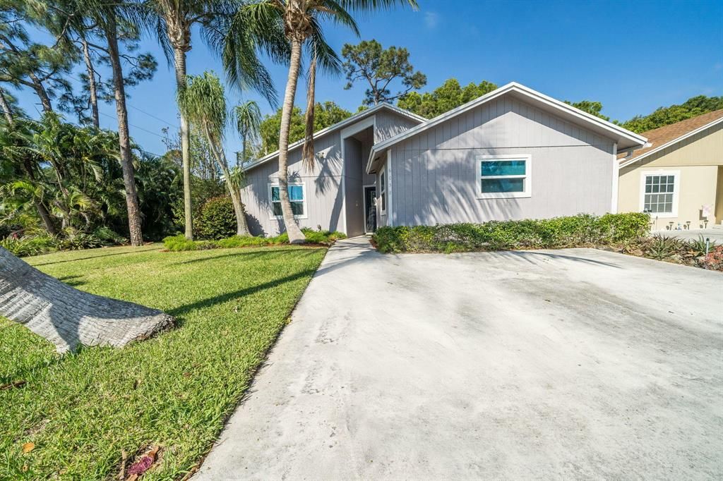 Photo of 6038 Bania Wood Circle Cir, Lake Worth Beach, FL 33462 (MLS # R10702894)