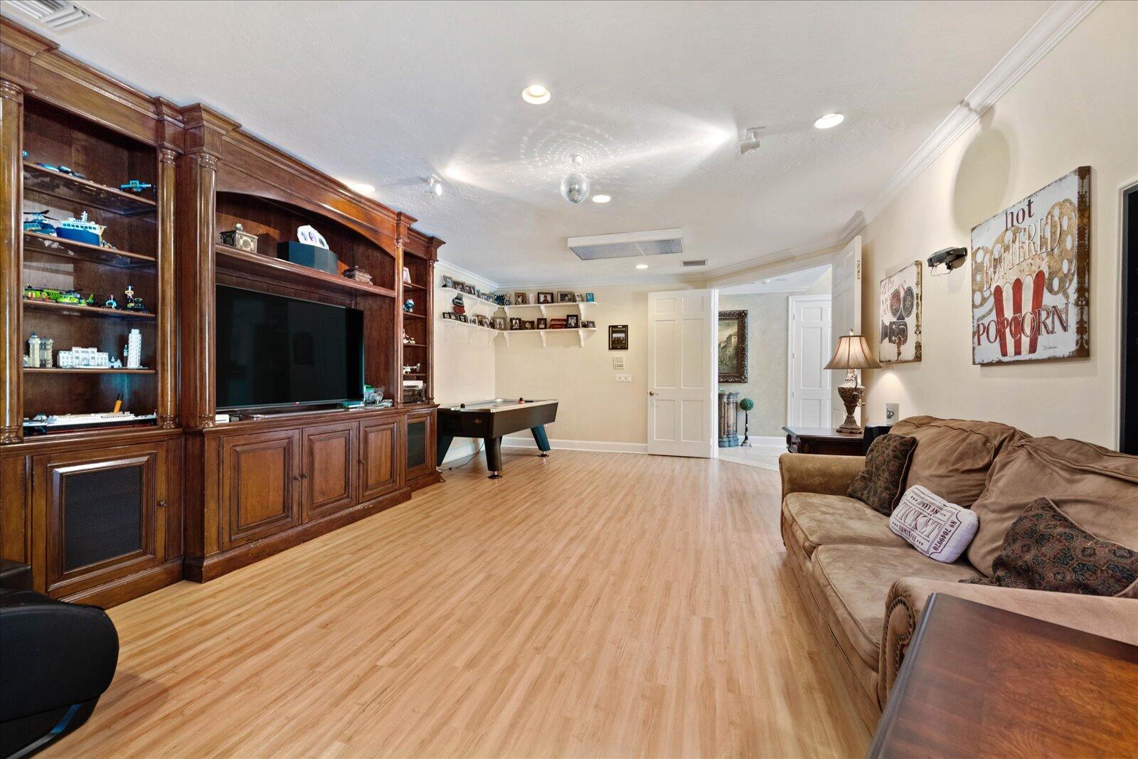 PINEWOOD OF WELLINGTON - Residential Lease