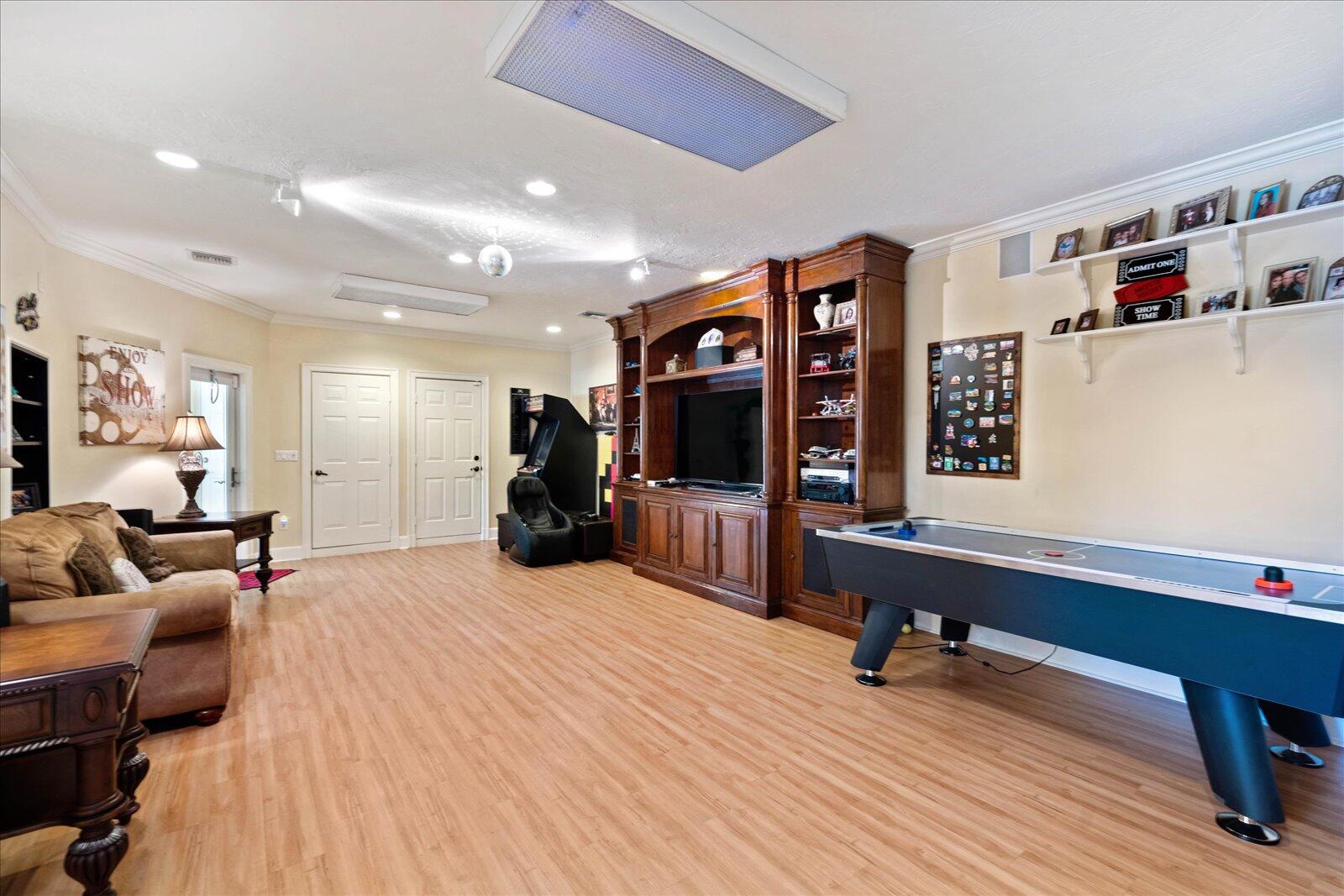 PINEWOOD OF WELLINGTON - Residential Lease