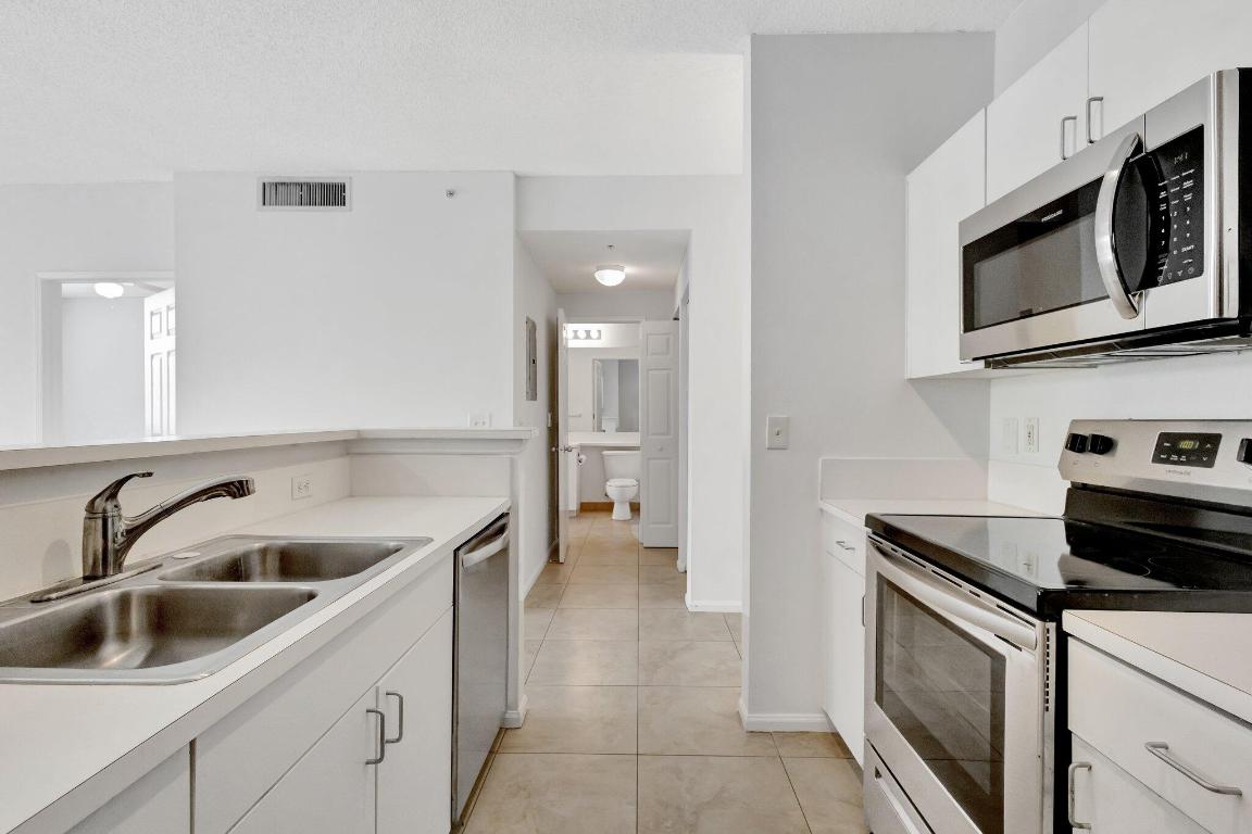 720 S Sapodilla Avenue 303
