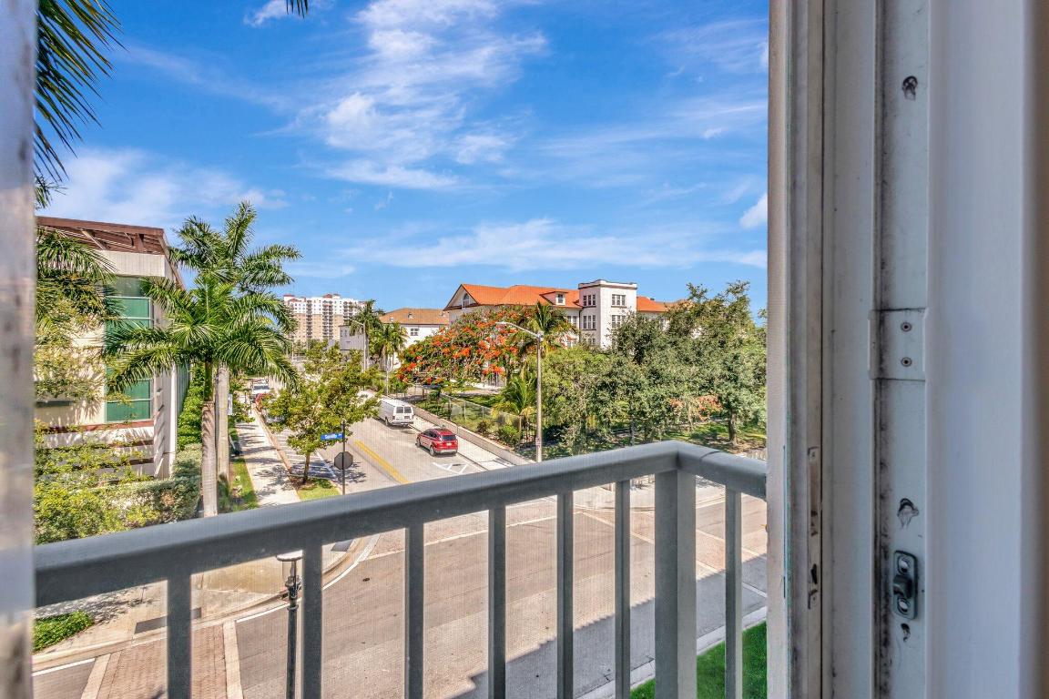 COURTYARDS IN CITYPLACE CONDO - Residential