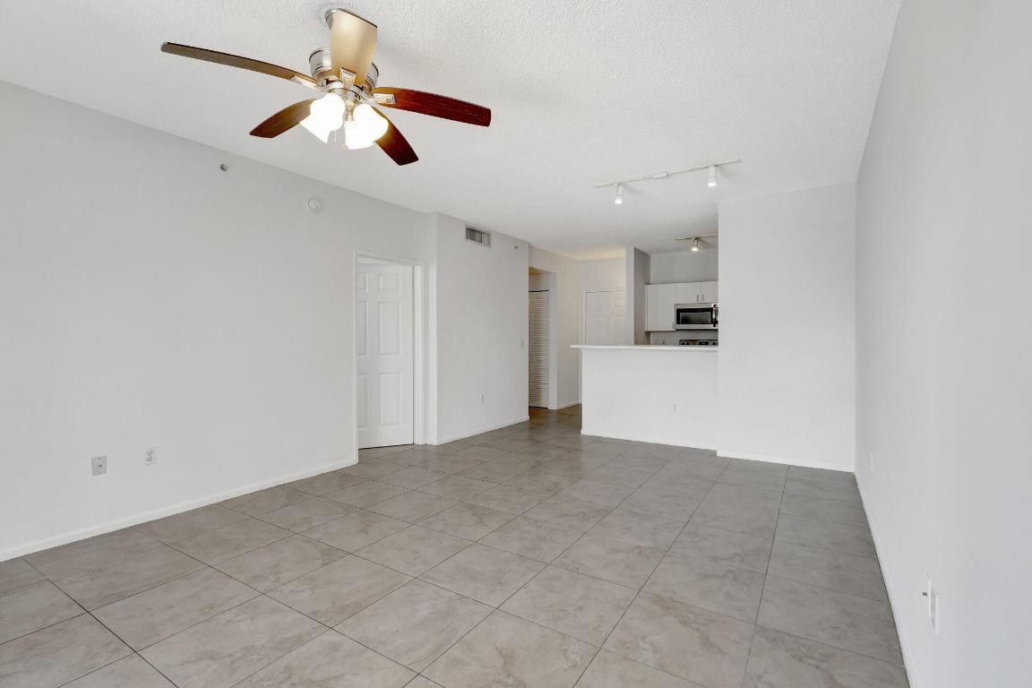 COURTYARDS IN CITYPLACE CONDO - Residential