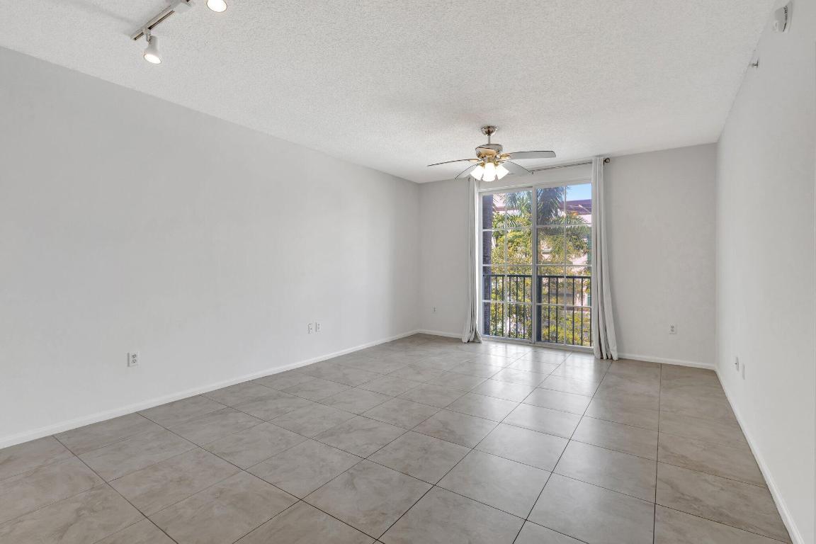 COURTYARDS IN CITYPLACE CONDO - Residential