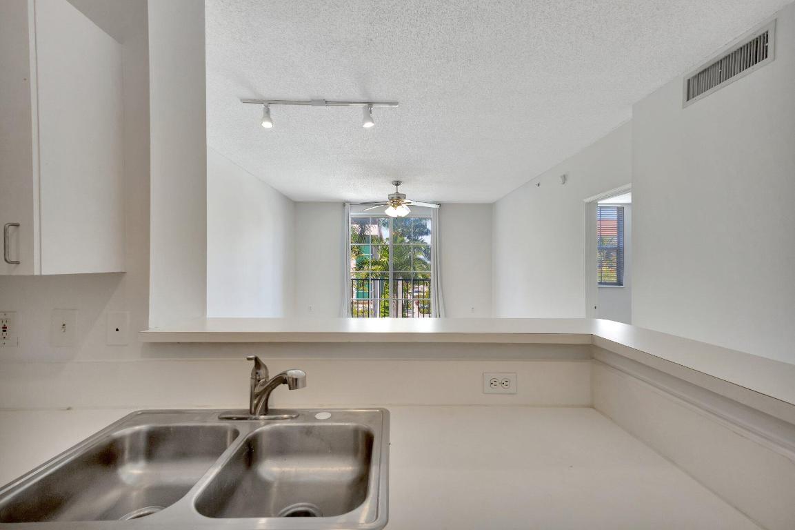 720 S Sapodilla Avenue 303