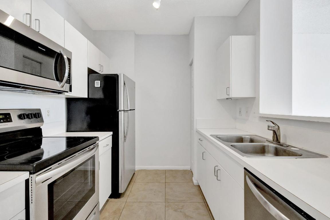 720 S Sapodilla Avenue 303