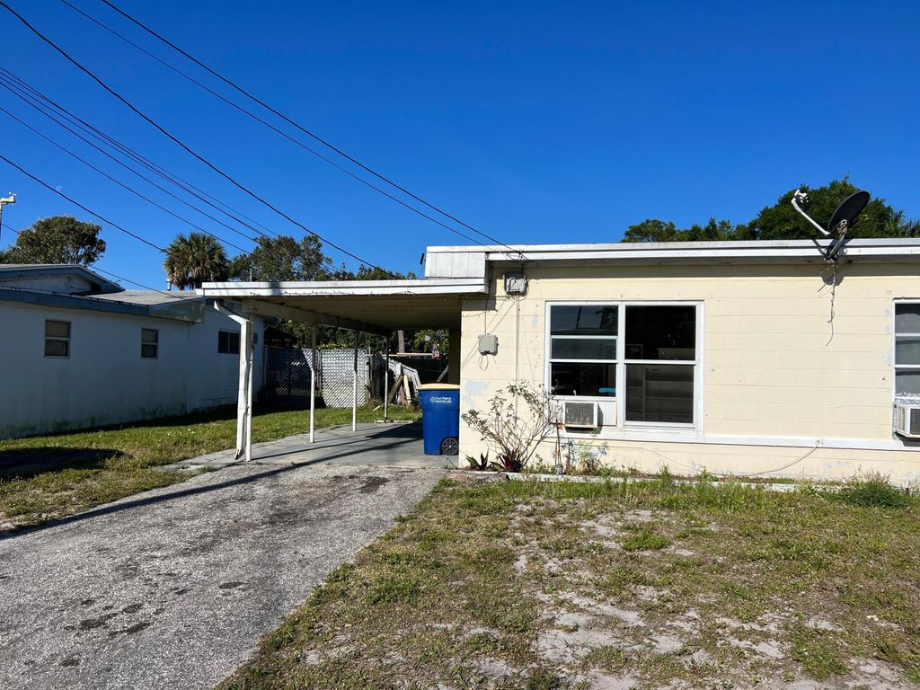 Photo of 817 S 6th Street, Fort Pierce, FL 34950 (MLS # R11074560)