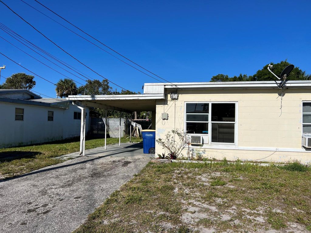 Photo of 817 S 6th Street, Fort Pierce, FL 34950 (MLS # R11074560)