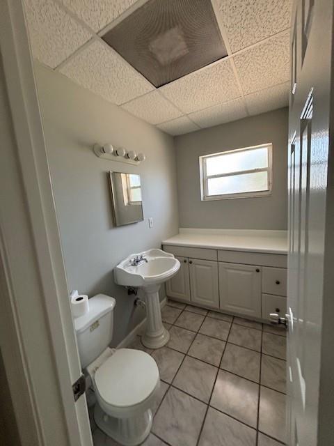 Small free-standing commercial building approx. 1400 sq ft with fenced yard for parking in rear plus street side parking. 2 offices inside and 5 offices + Kitchenette. 2700 per mo plus sales and utilities.