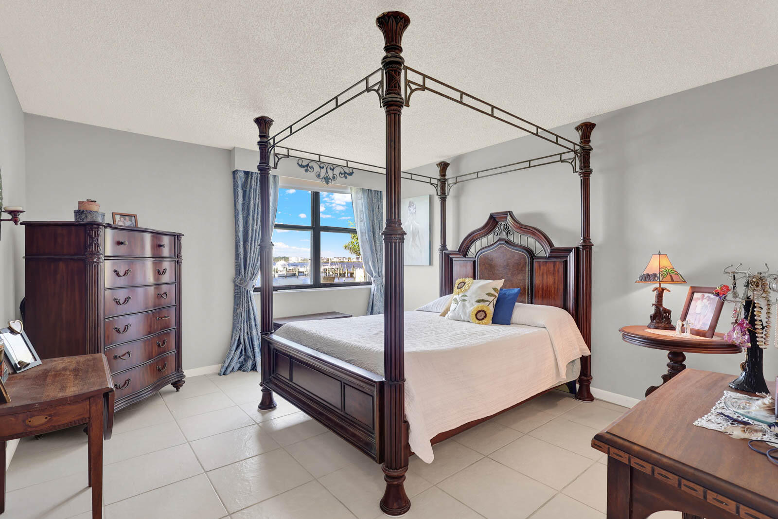 CIRCLE BAY YACHT CLUB CONDO - Residential