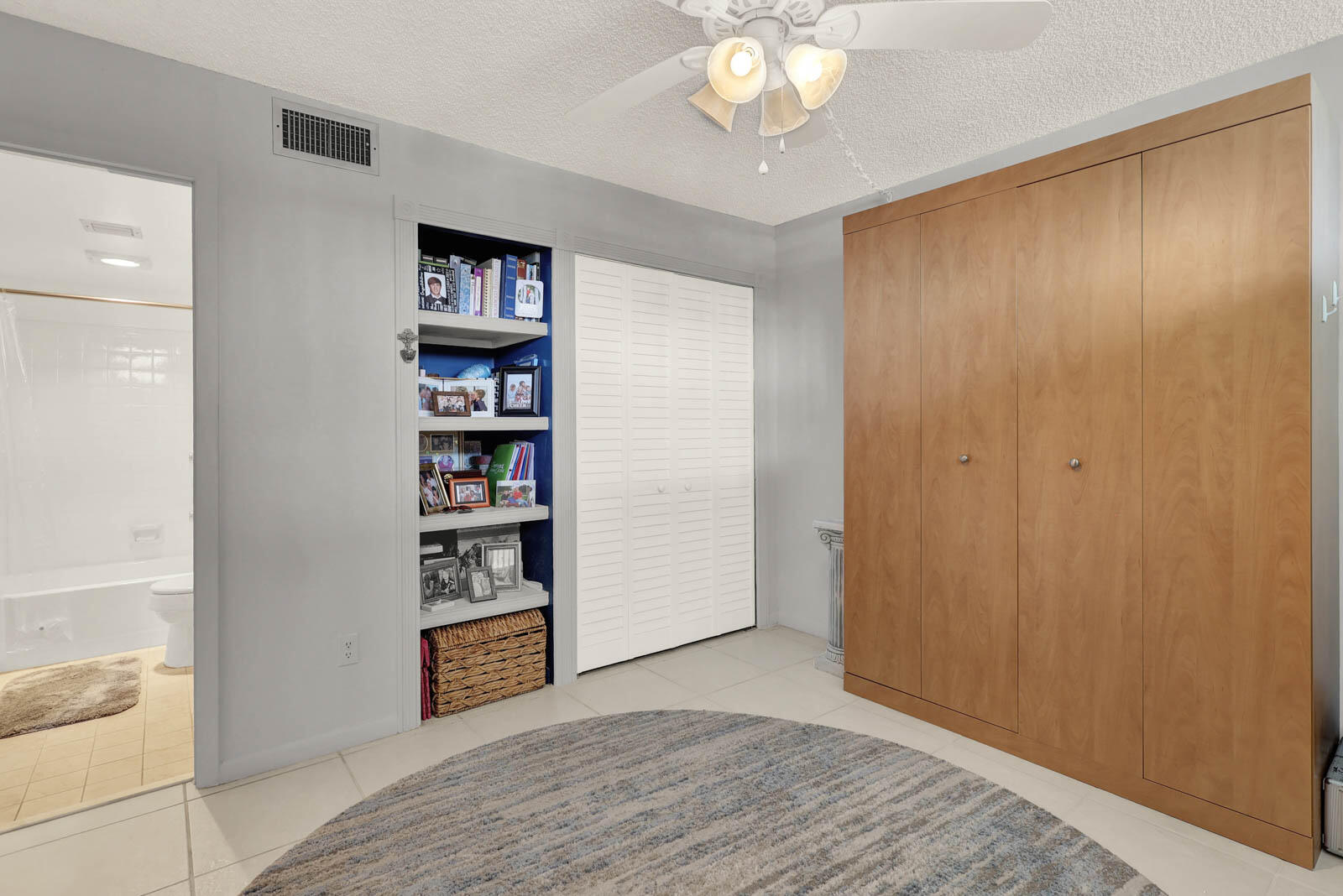 CIRCLE BAY YACHT CLUB CONDO - Residential