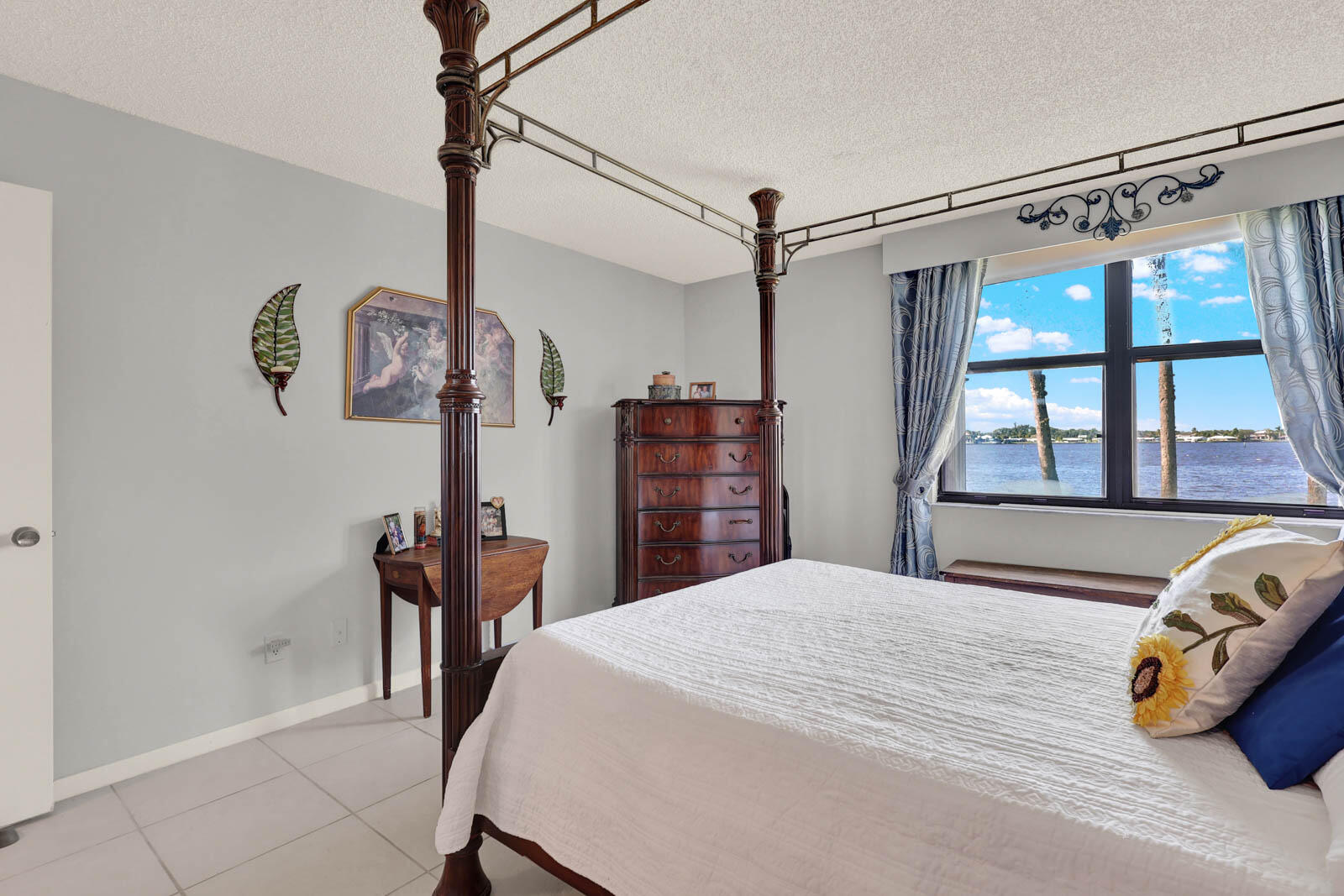 CIRCLE BAY YACHT CLUB CONDO - Residential