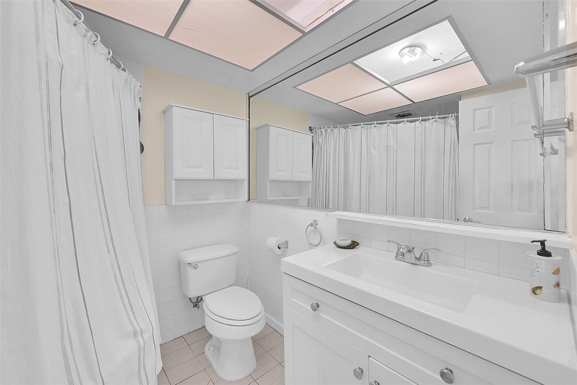 1110 N Riverside Drive 14