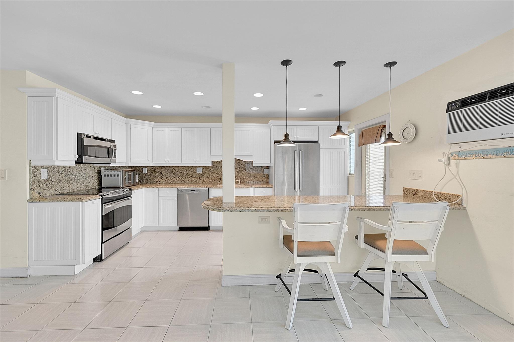 1110 N Riverside Dr 14