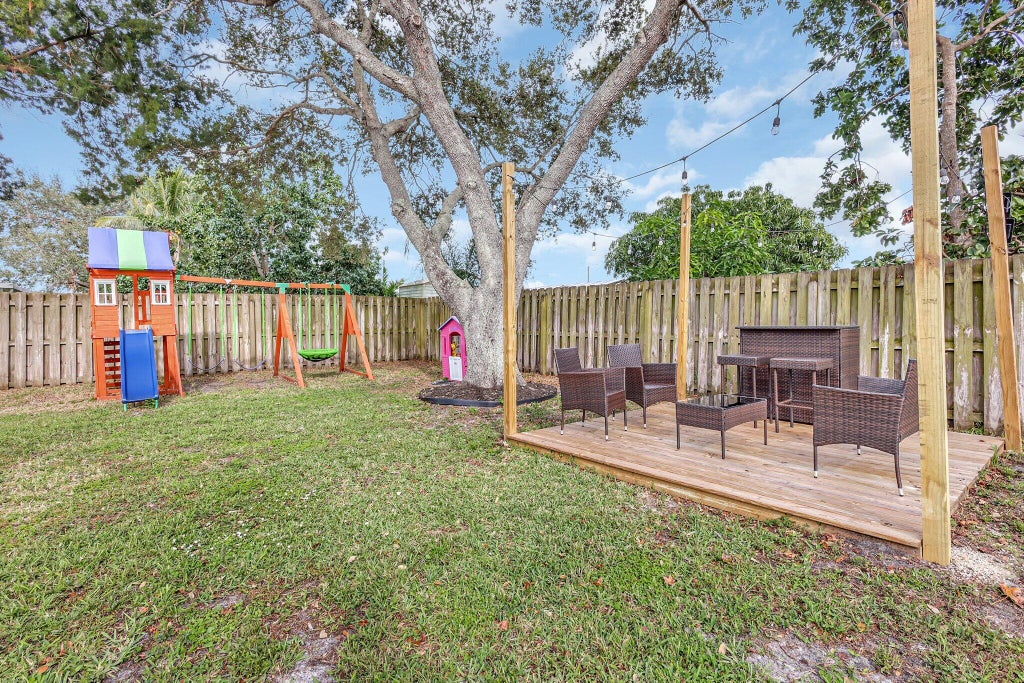 Photo of 265 NE Mainsail Street, Port Saint Lucie, FL 34983 (MLS # R11050355)