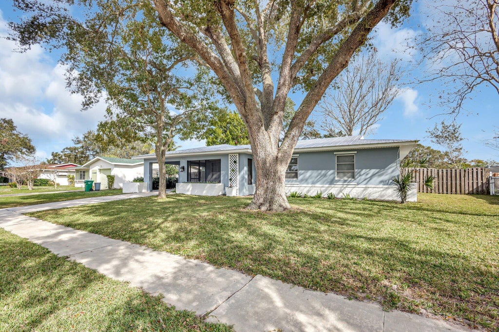 Photo of 265 NE Mainsail Street, Port Saint Lucie, FL 34983 (MLS # R11050355)