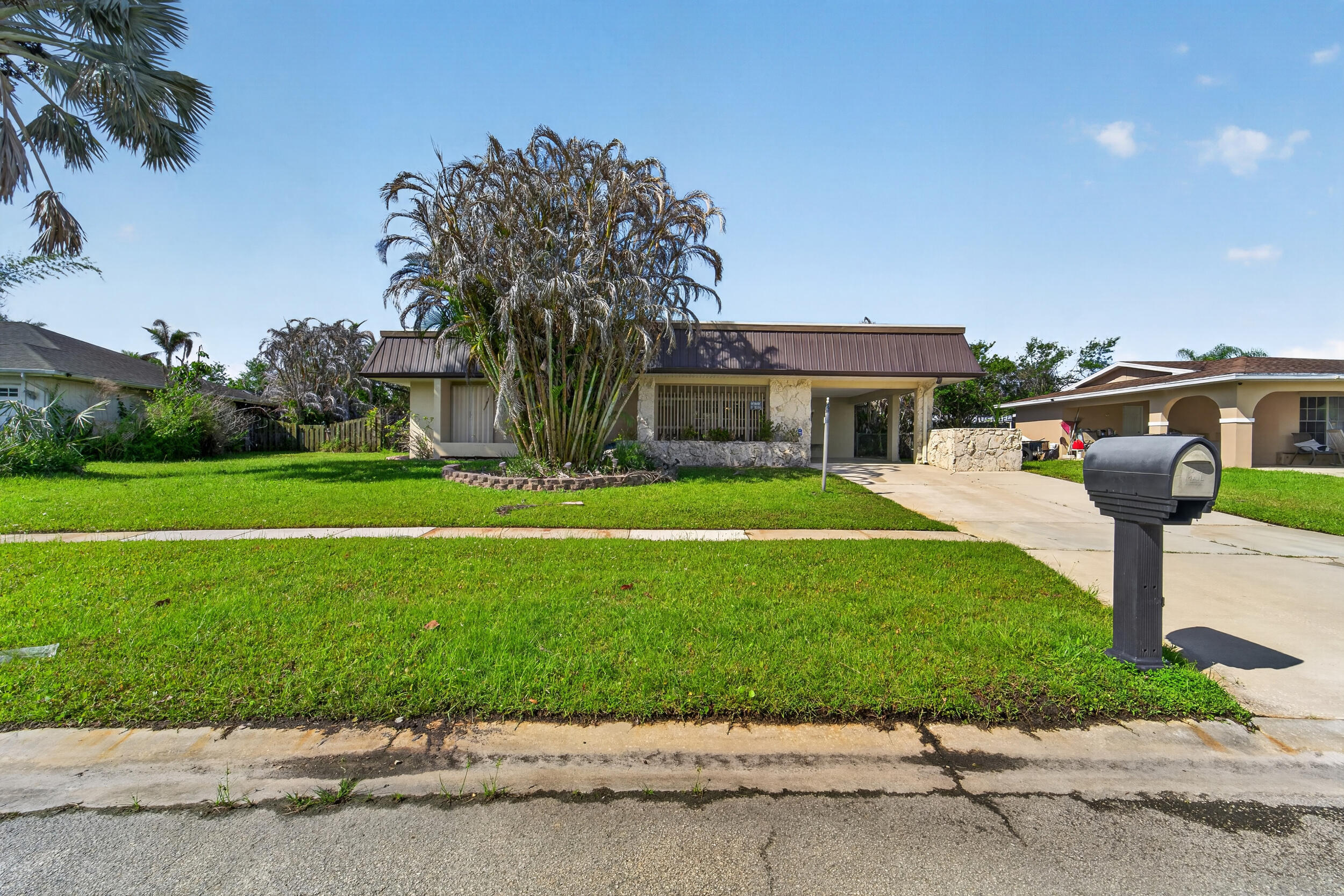 214 NE Camelot Drive
