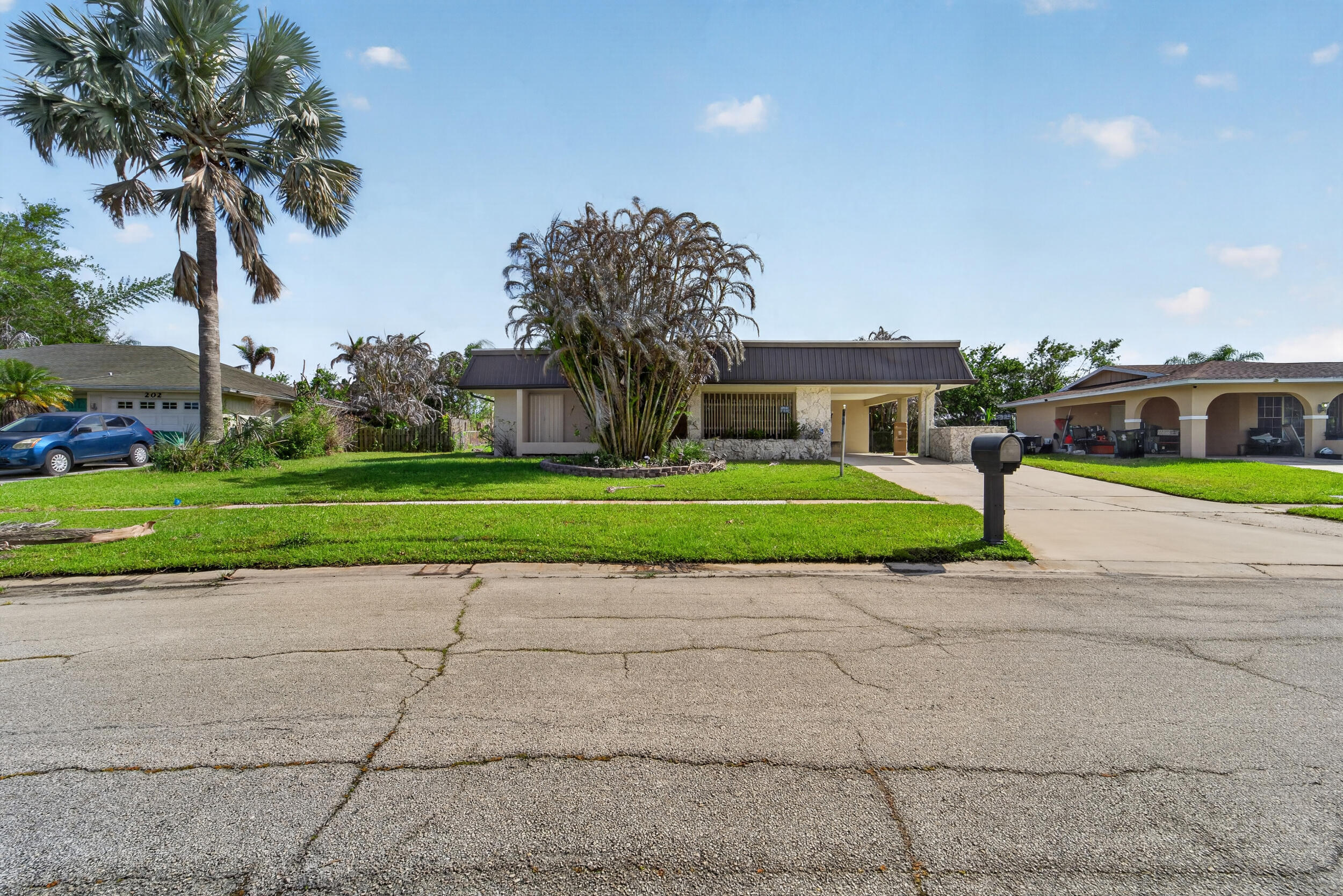 214 NE Camelot Drive