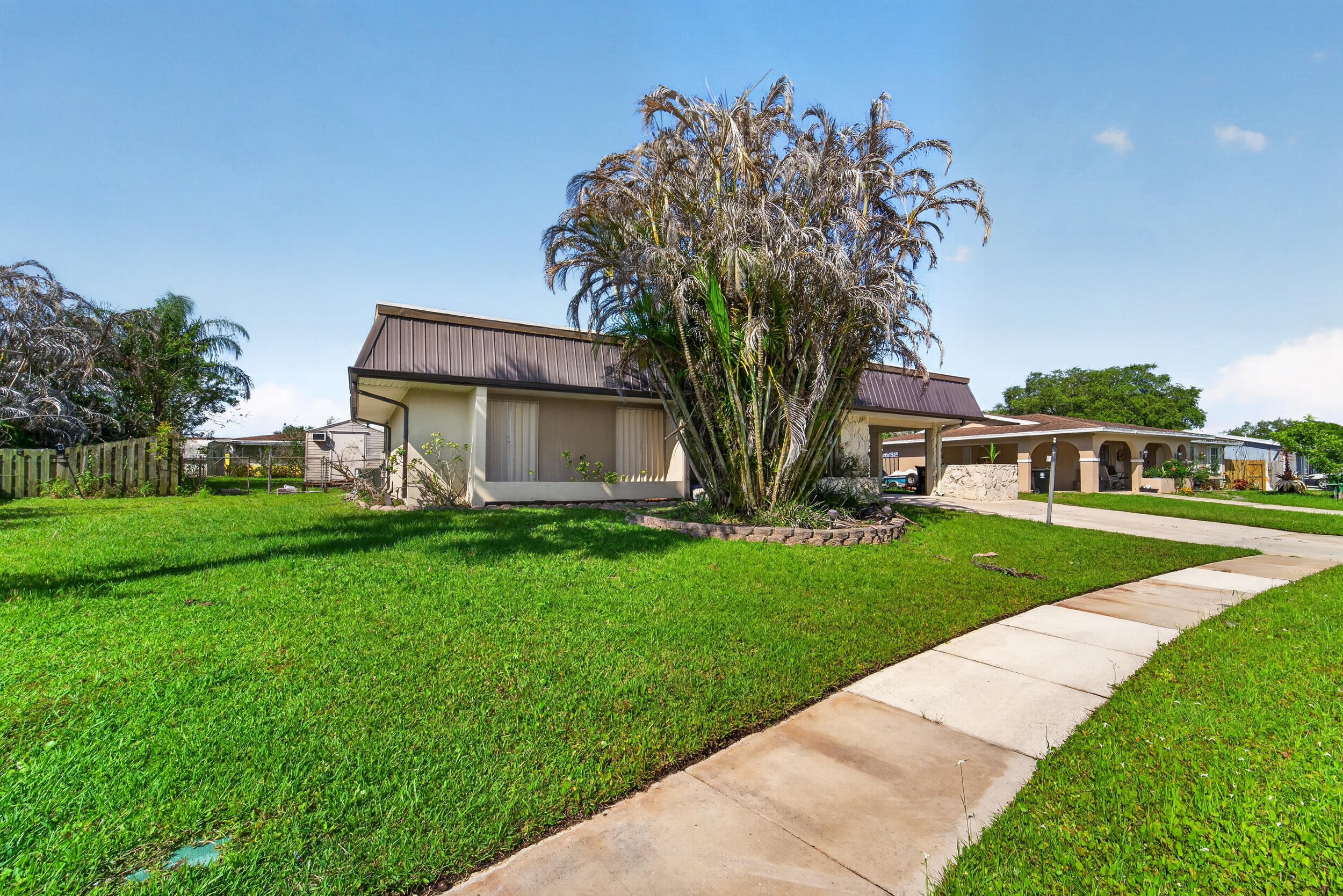 214 NE Camelot Drive