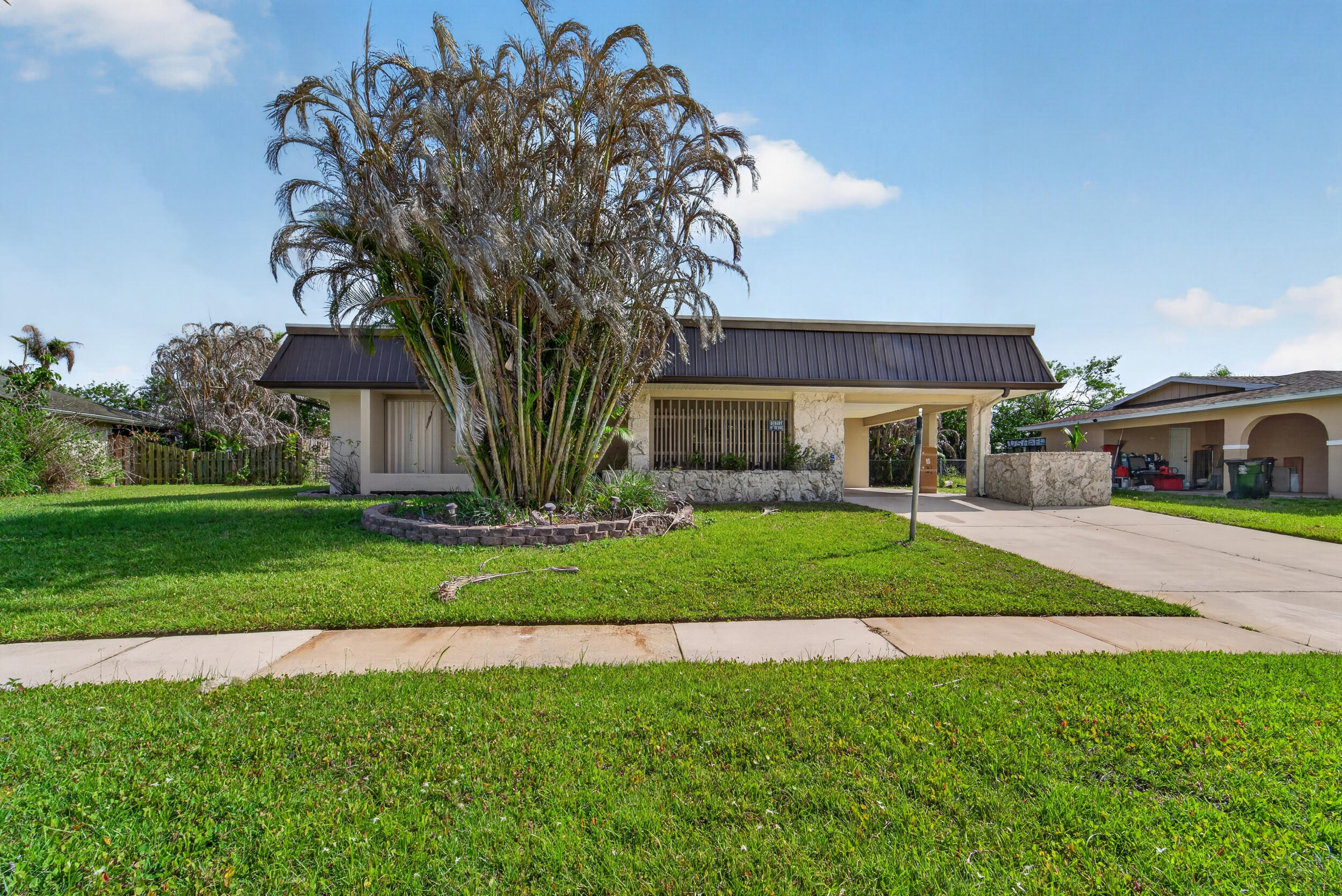 214 NE Camelot Drive