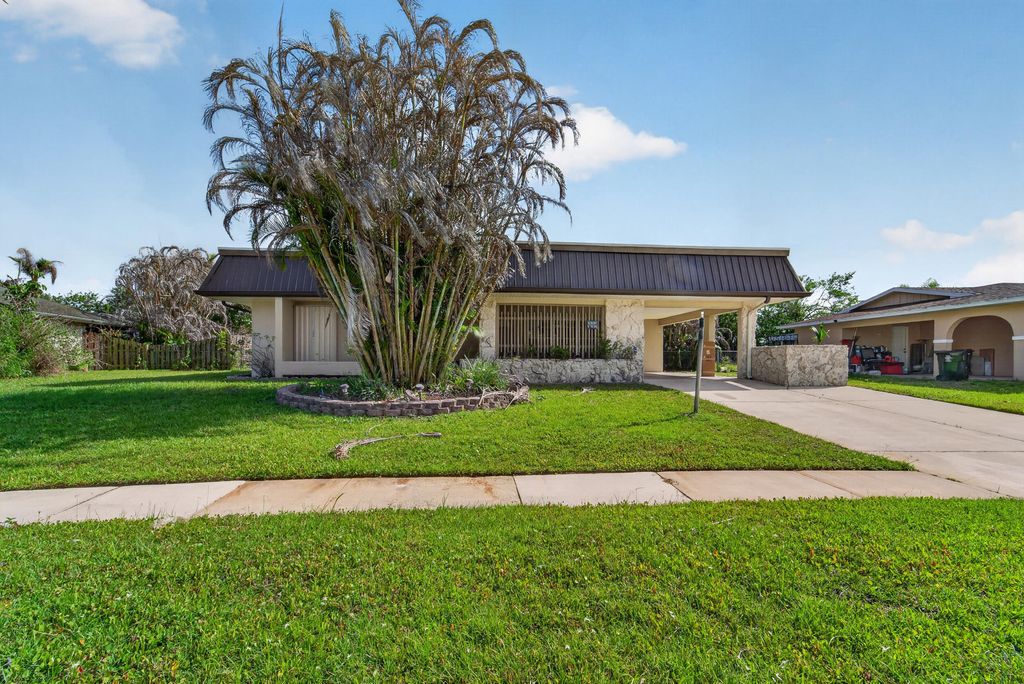 Photo of 214 NE Camelot Drive, Port Saint Lucie, FL 34983 (MLS # B26032202)