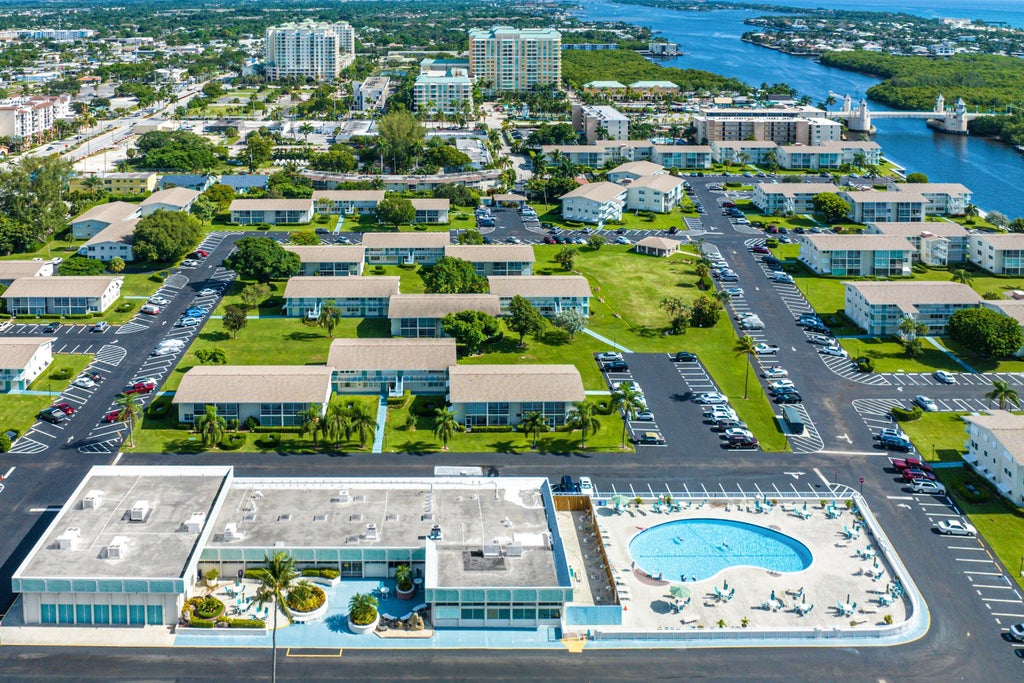 Photo of 150 Horizon Street E, Boynton Beach, FL 33435 (MLS # B26069828)
