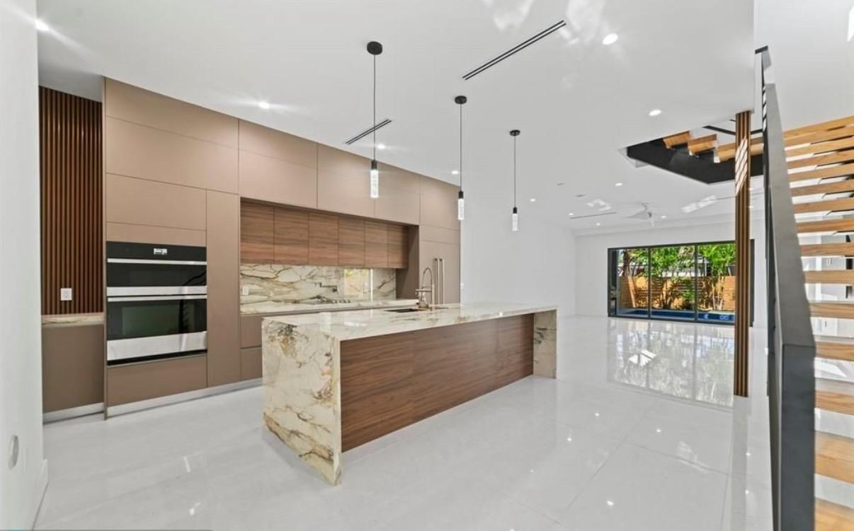 1314 NE 13th Ave