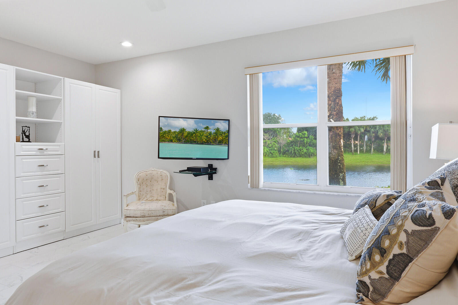 CRYSTAL POINTE I CONDO - Residential