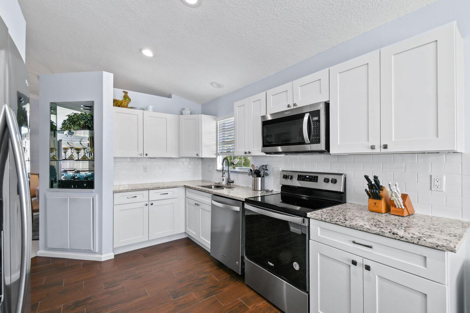 LEGENDS CONDO - Residential