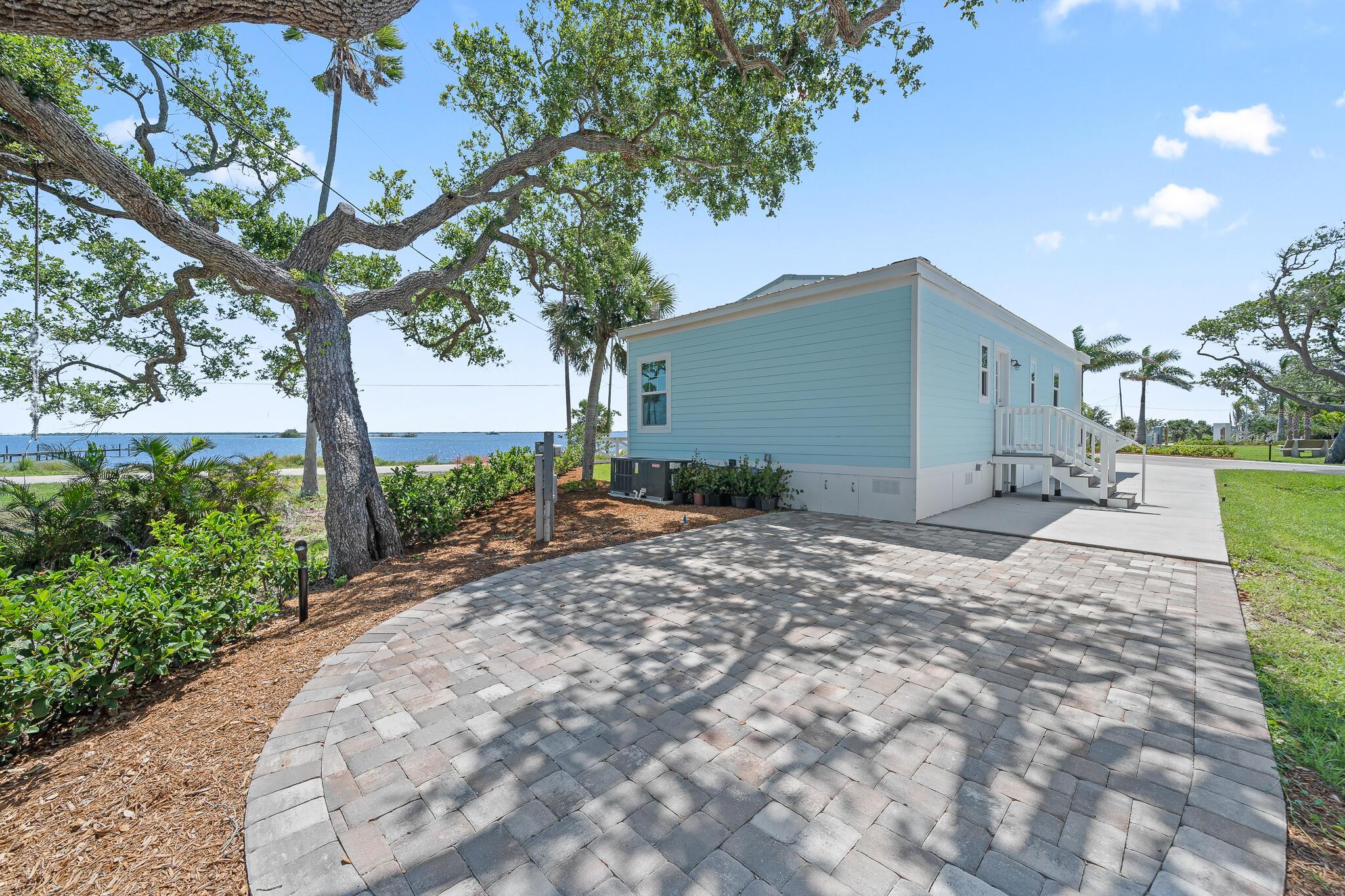 El Capitan Waterfront Com - Residential