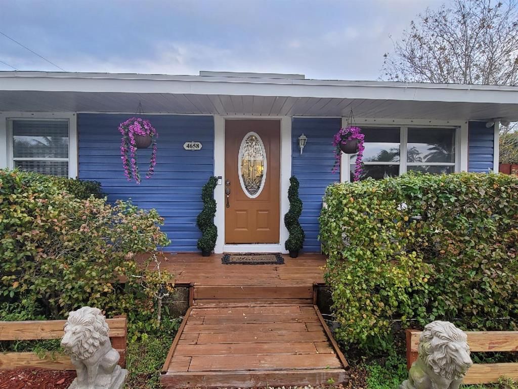 Photo of 4658 Bonanza Drive Dr, Lake Worth Beach, FL 33467 (MLS # R10691720)