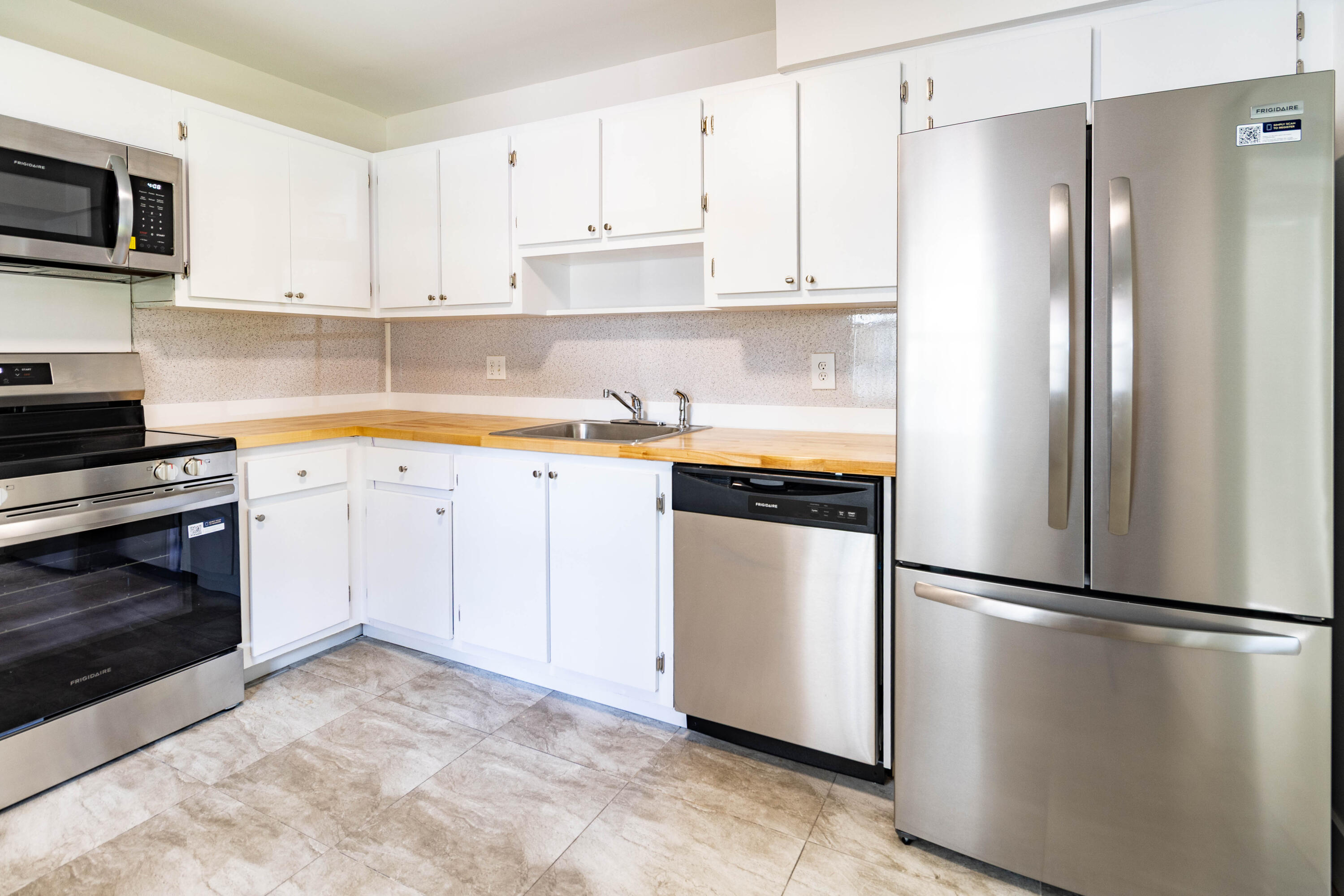 NO 83 PALM-AIRE COUNTRY CLUB - Residential Lease